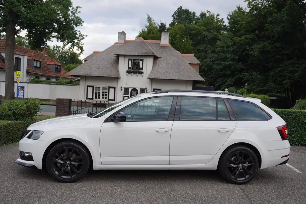 Skoda Octavia 1.0 TSI Greentech Sport Business uit 2019, foto 2