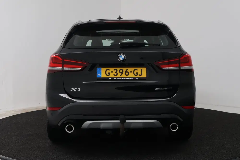 BMW X1 sDrive20i VDL Nedcar Edition (PANORAMADAK uit 2019, foto 9