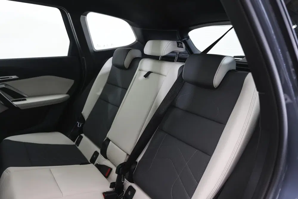 BMW iX1 eDrive20 M Sport uit 2025, foto 12