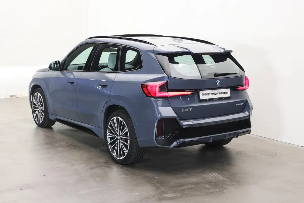 BMW iX1 eDrive20 M Sport uit 2025, foto 2
