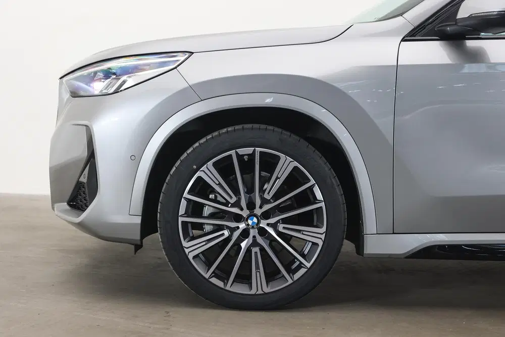 BMW iX1 xDrive30 M Sport uit 2025, foto 4