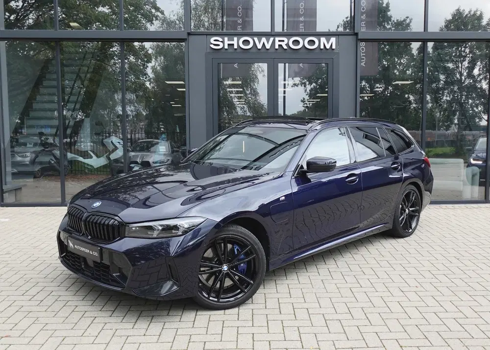 BMW 3-serie 330e xDrive M SPORT PANO 360 CAM VOL uit 2023