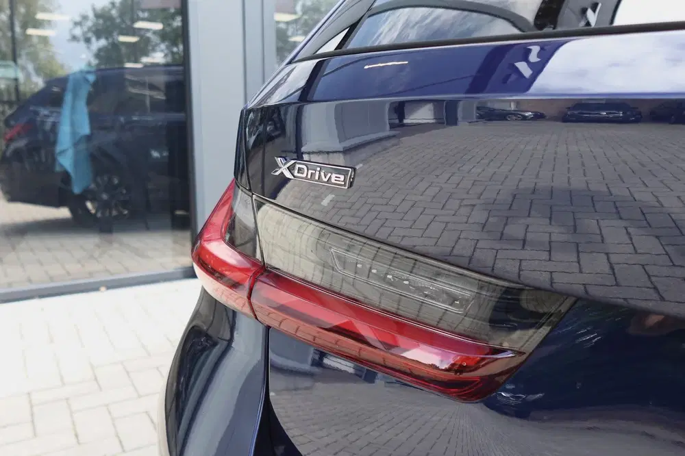 BMW 3-serie 330e xDrive M SPORT PANO 360 CAM VOL uit 2023, foto 10