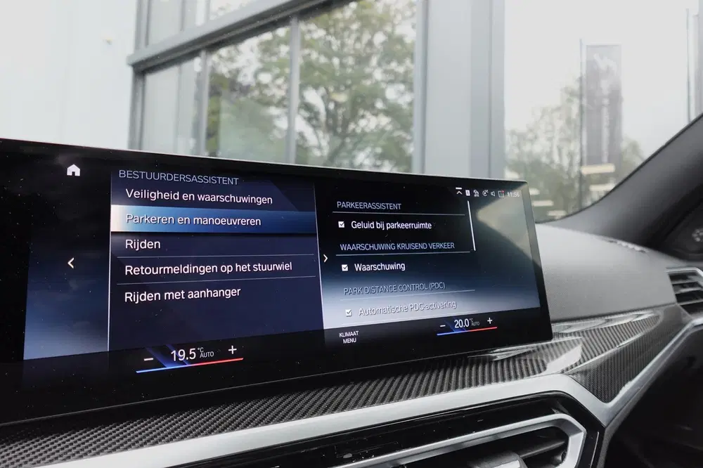 BMW 3-serie 330e xDrive M SPORT PANO 360 CAM VOL uit 2023, foto 11