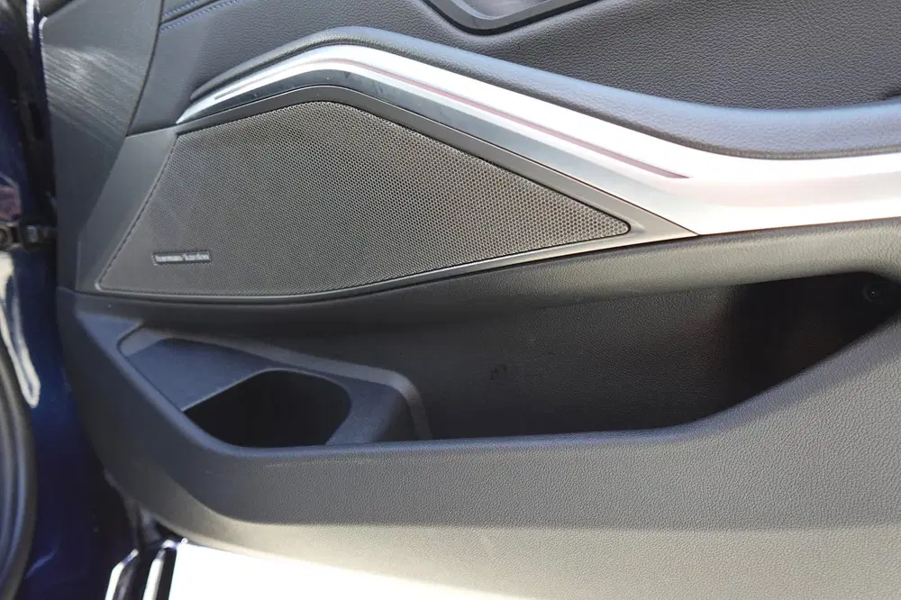 BMW 3-serie 330e xDrive M SPORT PANO 360 CAM VOL uit 2023, foto 12