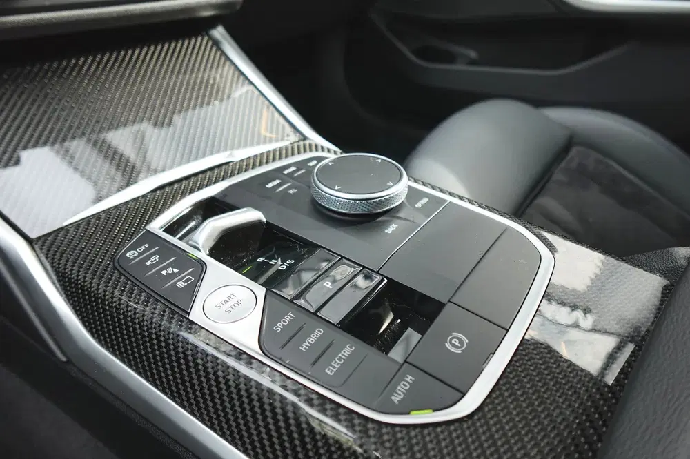 BMW 3-serie 330e xDrive M SPORT PANO 360 CAM VOL uit 2023, foto 15