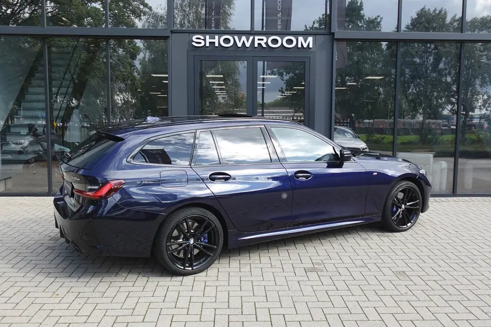 BMW 3-serie 330e xDrive M SPORT PANO 360 CAM VOL uit 2023, foto 2