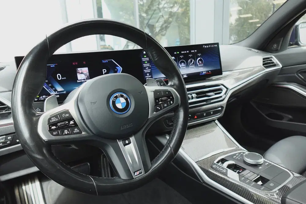BMW 3-serie 330e xDrive M SPORT PANO 360 CAM VOL uit 2023, foto 4