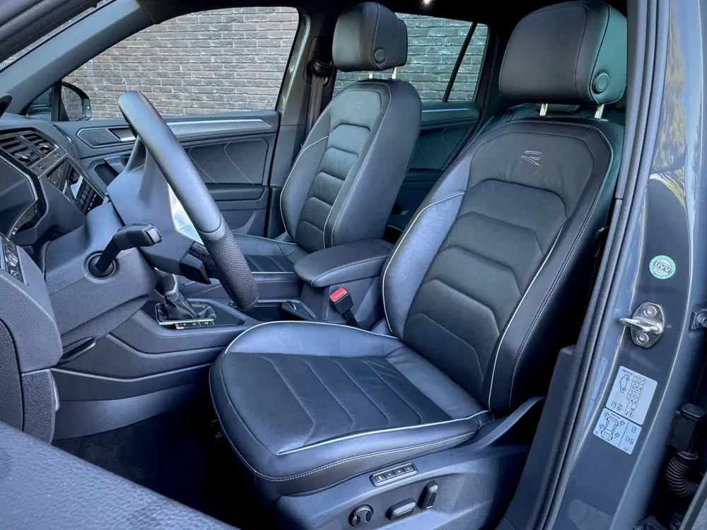 Volkswagen Tiguan R-LINE uit 2022, foto 12