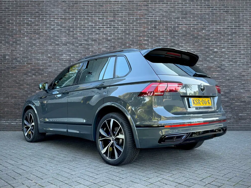 Volkswagen Tiguan R-LINE uit 2022, foto 3