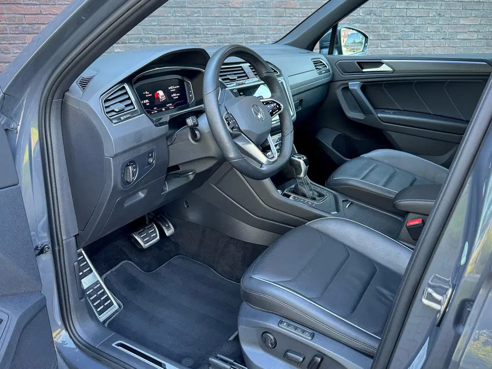 Volkswagen Tiguan R-LINE uit 2022, foto 7