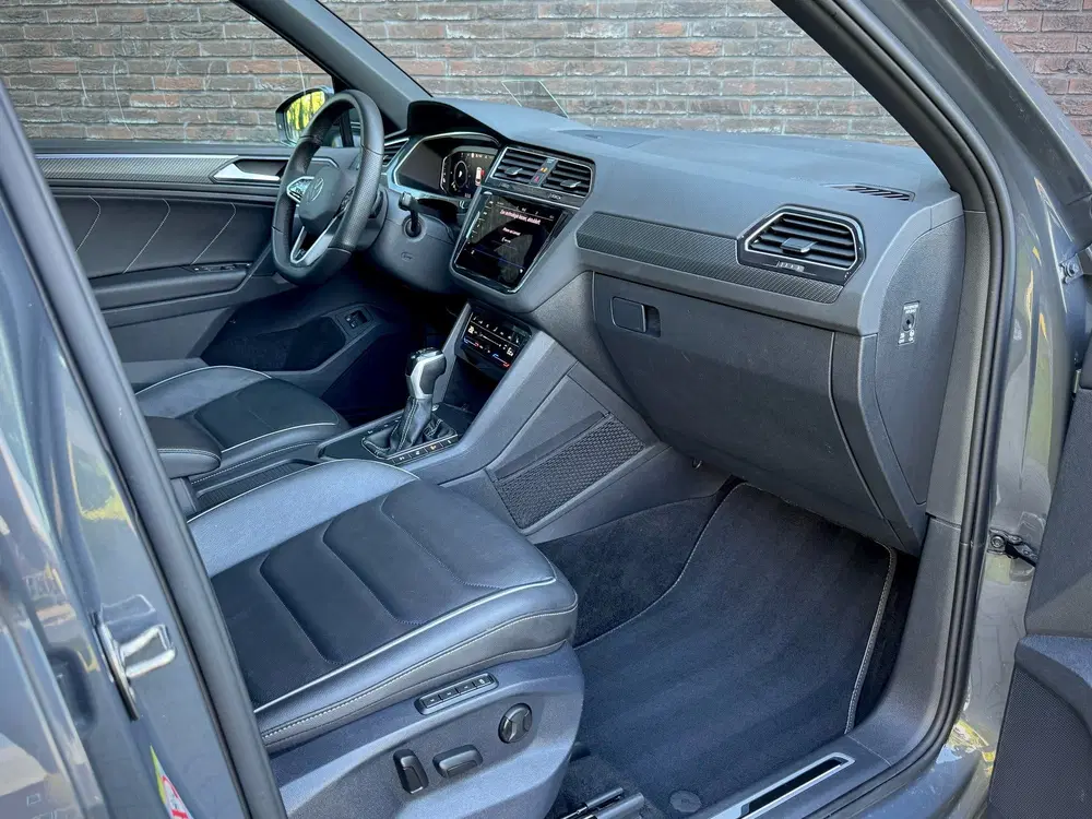 Volkswagen Tiguan R-LINE uit 2022, foto 8
