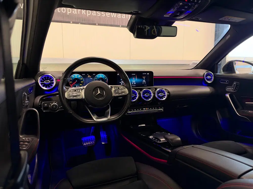 Mercedes-Benz A-Klasse 200 AMG Pano uit 2019, foto 11