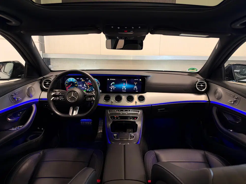 Mercedes-Benz E-Klasse 300e AMG 4MATIC Pano uit 2020, foto 14