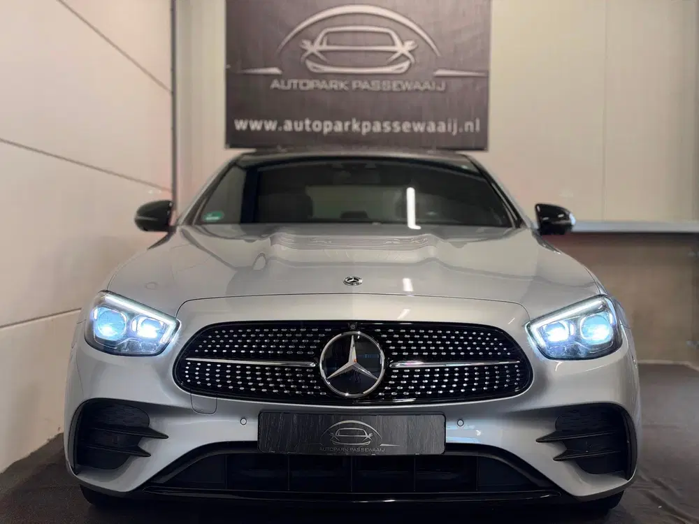 Mercedes-Benz E-Klasse 300e AMG 4MATIC Pano uit 2020, foto 2