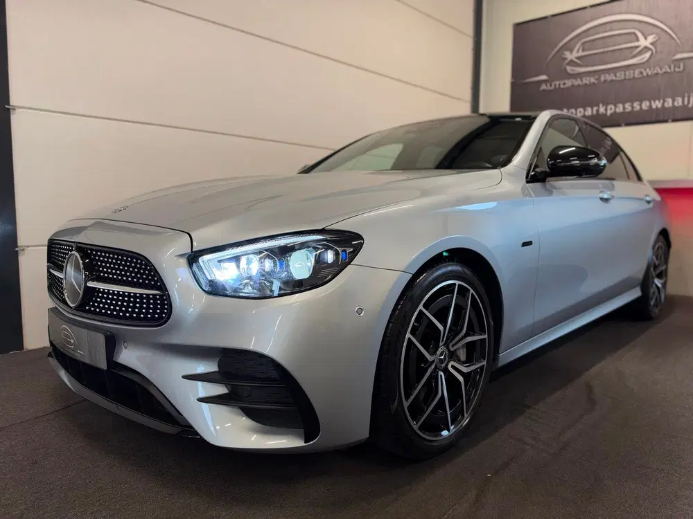 Mercedes-Benz E-Klasse 300e AMG 4MATIC Pano uit 2020, foto 3