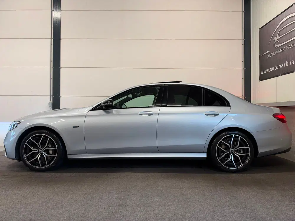 Mercedes-Benz E-Klasse 300e AMG 4MATIC Pano uit 2020, foto 4