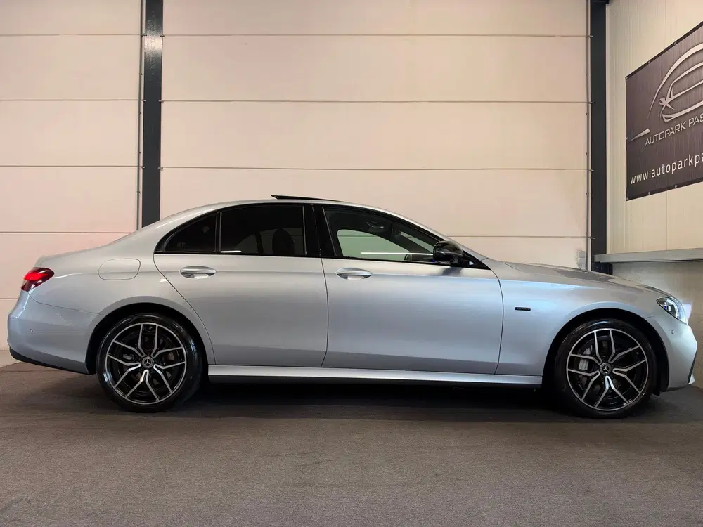 Mercedes-Benz E-Klasse 300e AMG 4MATIC Pano uit 2020, foto 9