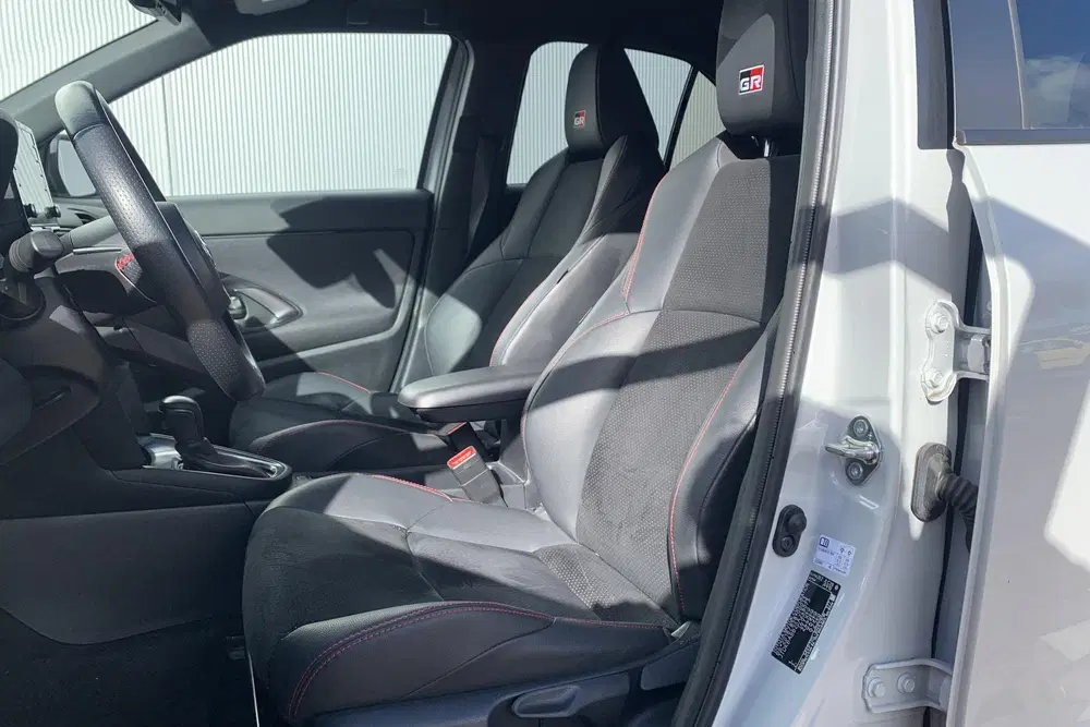 Toyota Yaris Cross 1.5 Hybrid GR Sport uit 2023, foto 7