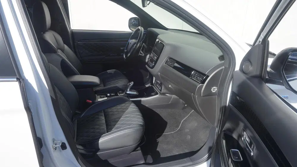 Mitsubishi Outlander 2.4 PHEV uit 2019, foto 12