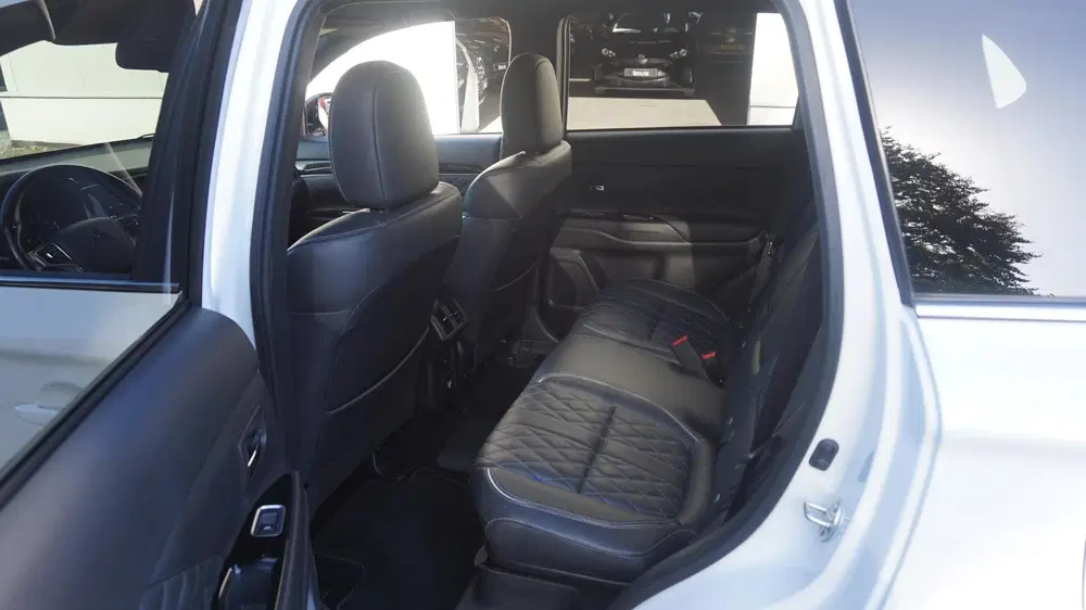Mitsubishi Outlander 2.4 PHEV uit 2019, foto 13