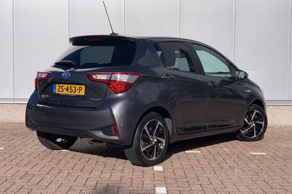 Toyota Yaris 1.5 Hybrid Executive uit 2019, foto 2