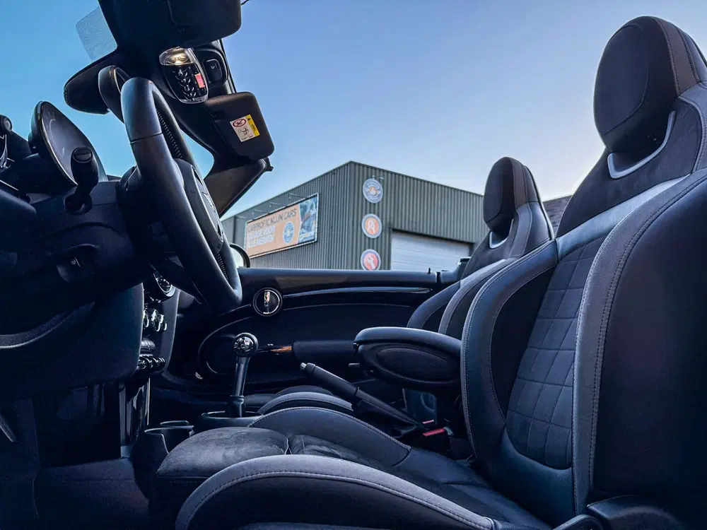 Mini Cabrio 2.0 John Cooper Works JCW Pack 231pk Manua uit 2021, foto 4