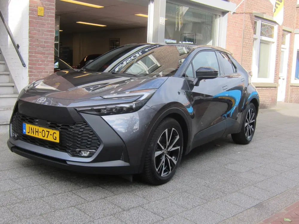 Toyota C-HR 1.8 Hybrid 140 First Edition Dodehoek-Dete uit 2024, foto 3