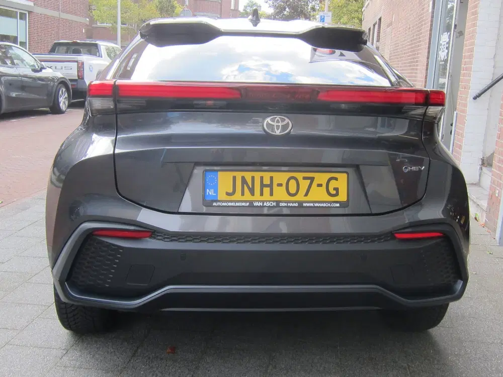 Toyota C-HR 1.8 Hybrid 140 First Edition Dodehoek-Dete uit 2024, foto 5