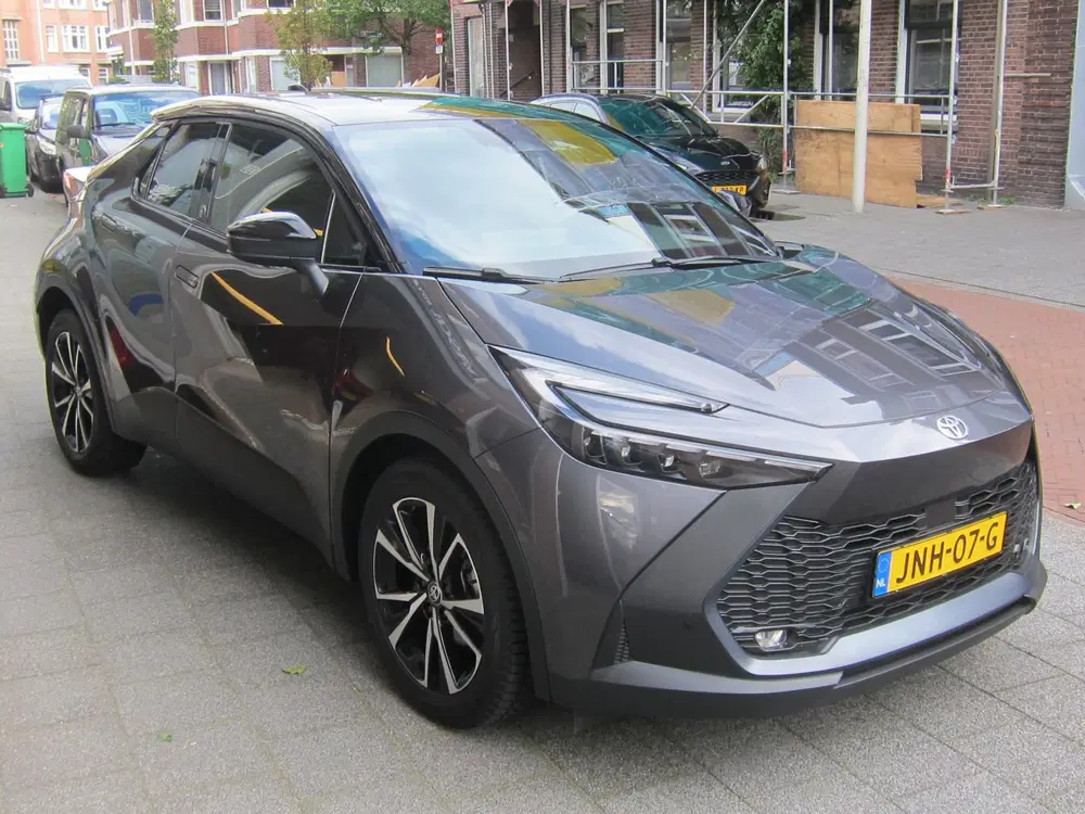 Toyota C-HR 1.8 Hybrid 140 First Edition Dodehoek-Dete uit 2024, foto 6