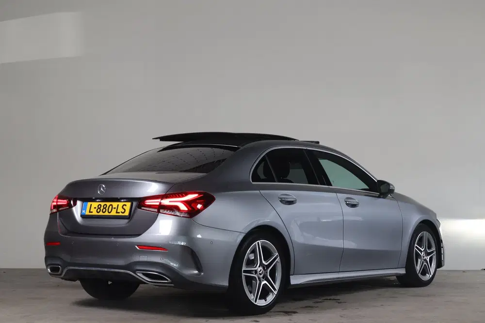 Mercedes-Benz A-Klasse 200 Business Solution AMG NL- Auto A uit 2021, foto 2