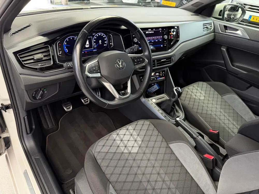 Volkswagen Taigo 1.0 TSI 2x R-Line Panorama CarPlay Camera uit 2022, foto 3