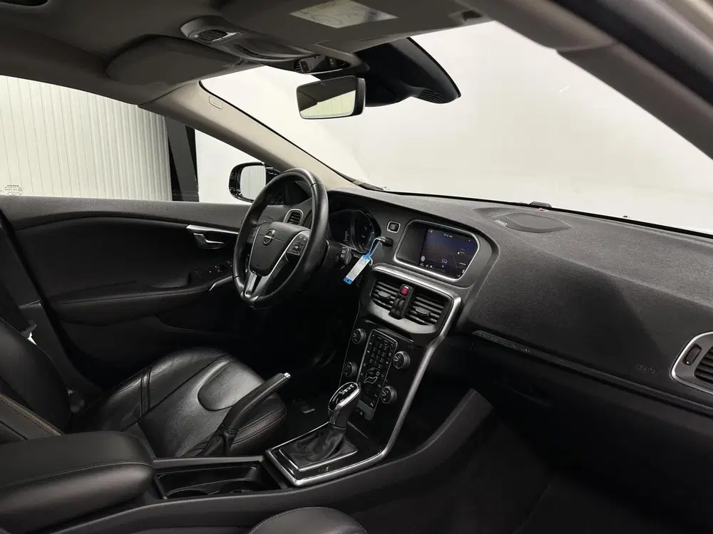 Volvo V40 Cross Country 1.5 T3 Polar+ Luxury LEER PANO NAVI uit 2019, foto 12