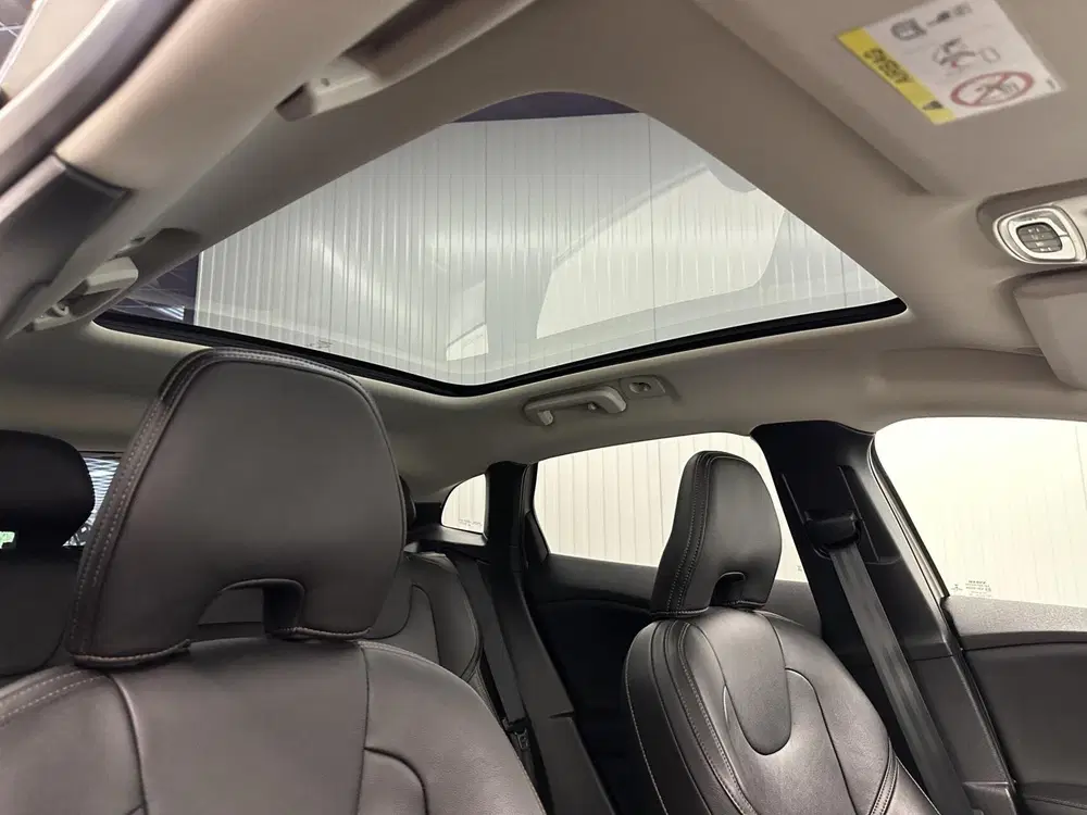 Volvo V40 Cross Country 1.5 T3 Polar+ Luxury LEER PANO NAVI uit 2019, foto 13