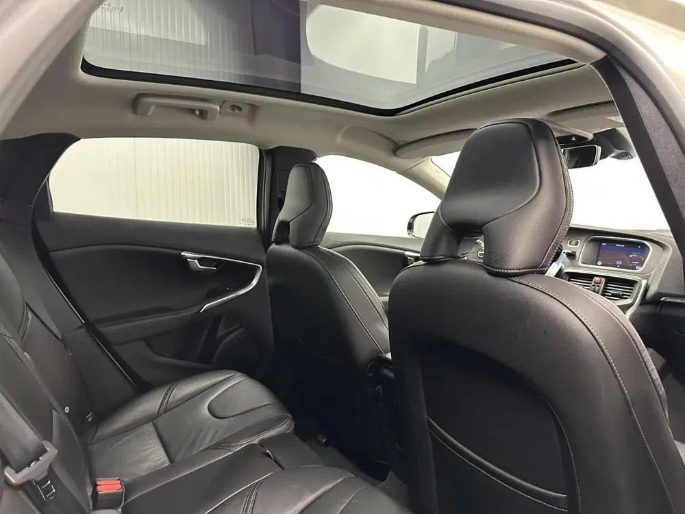 Volvo V40 Cross Country 1.5 T3 Polar+ Luxury LEER PANO NAVI uit 2019, foto 14