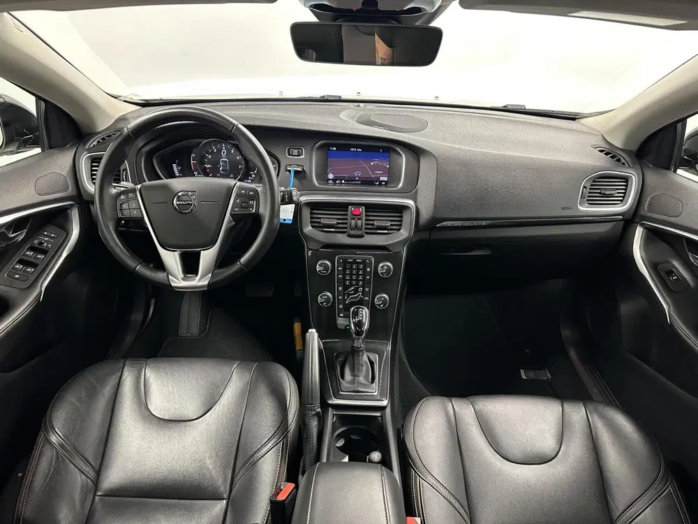 Volvo V40 Cross Country 1.5 T3 Polar+ Luxury LEER PANO NAVI uit 2019, foto 2