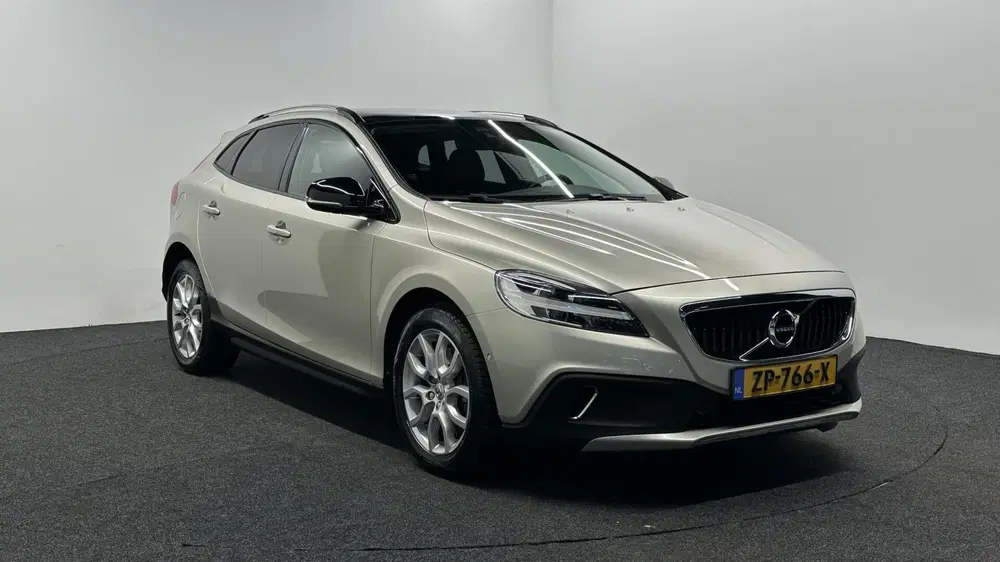Volvo V40 Cross Country 1.5 T3 Polar+ Luxury LEER PANO NAVI uit 2019, foto 3