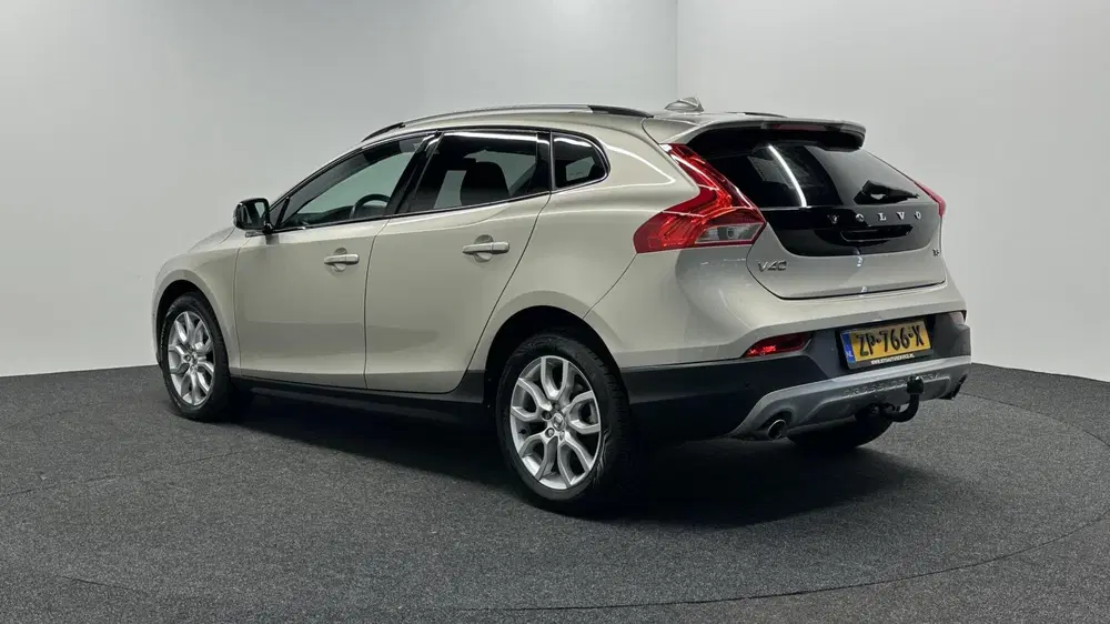 Volvo V40 Cross Country 1.5 T3 Polar+ Luxury LEER PANO NAVI uit 2019, foto 4