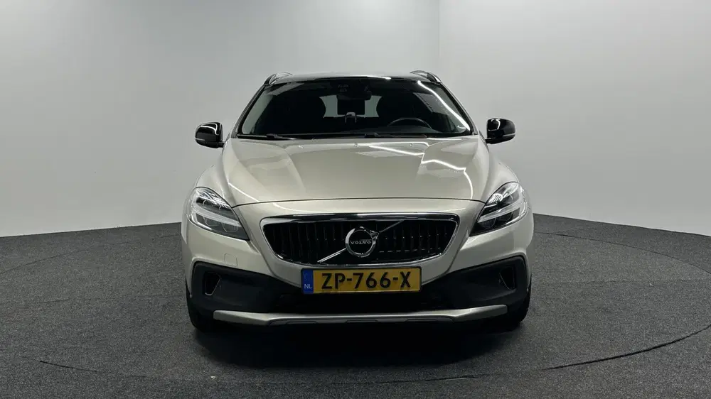 Volvo V40 Cross Country 1.5 T3 Polar+ Luxury LEER PANO NAVI uit 2019, foto 6