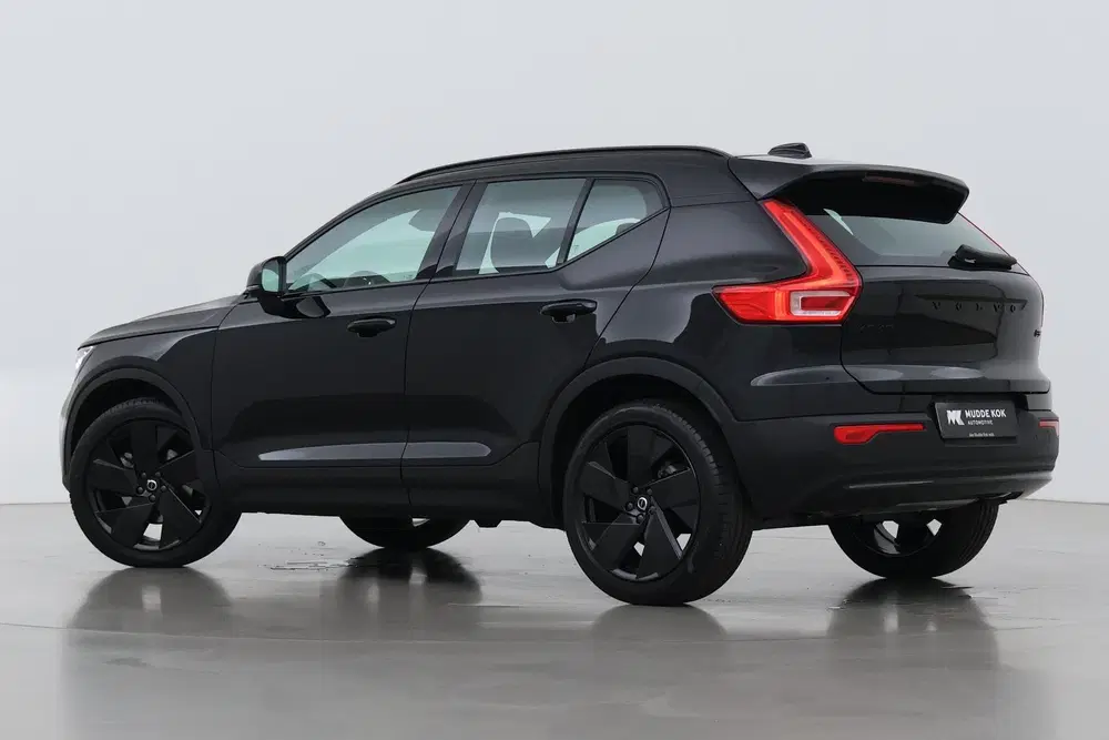 Volvo XC40 2.0 B3 Plus Black Edition uit 2025, foto 2