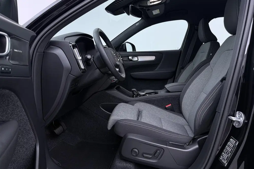 Volvo XC40 2.0 B3 Plus Black Edition uit 2025, foto 3