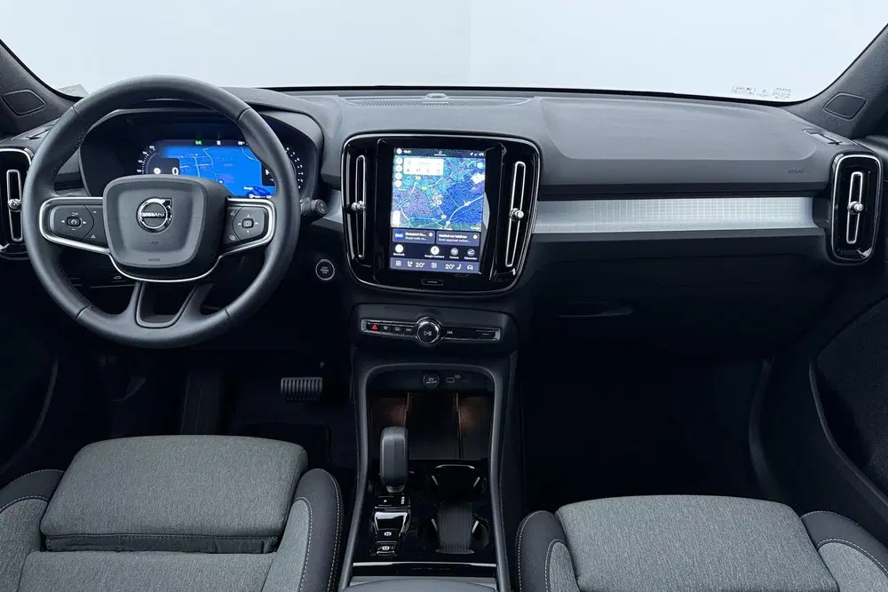 Volvo XC40 2.0 B3 Plus Black Edition uit 2025, foto 4