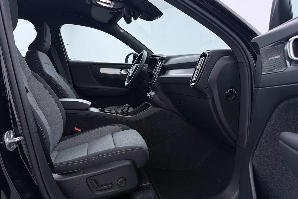 Volvo XC40 2.0 B3 Plus Black Edition uit 2025, foto 5