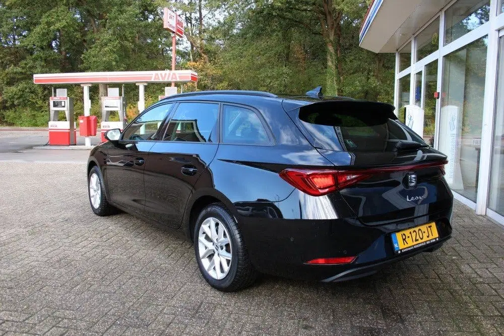 SEAT Leon 1.0 TSI Style Bussess Intens Sportstourer uit 2022, foto 2