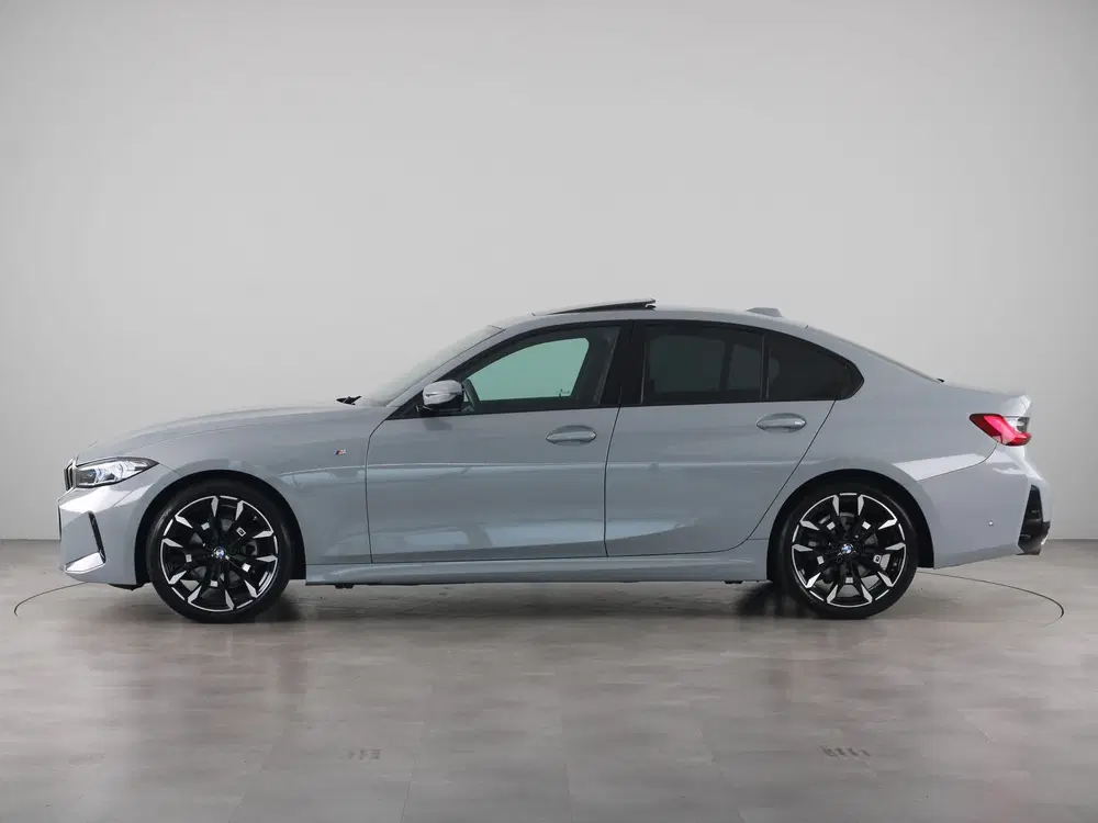 BMW 3-serie 320i Sedan M-Sport uit 2025, foto 14