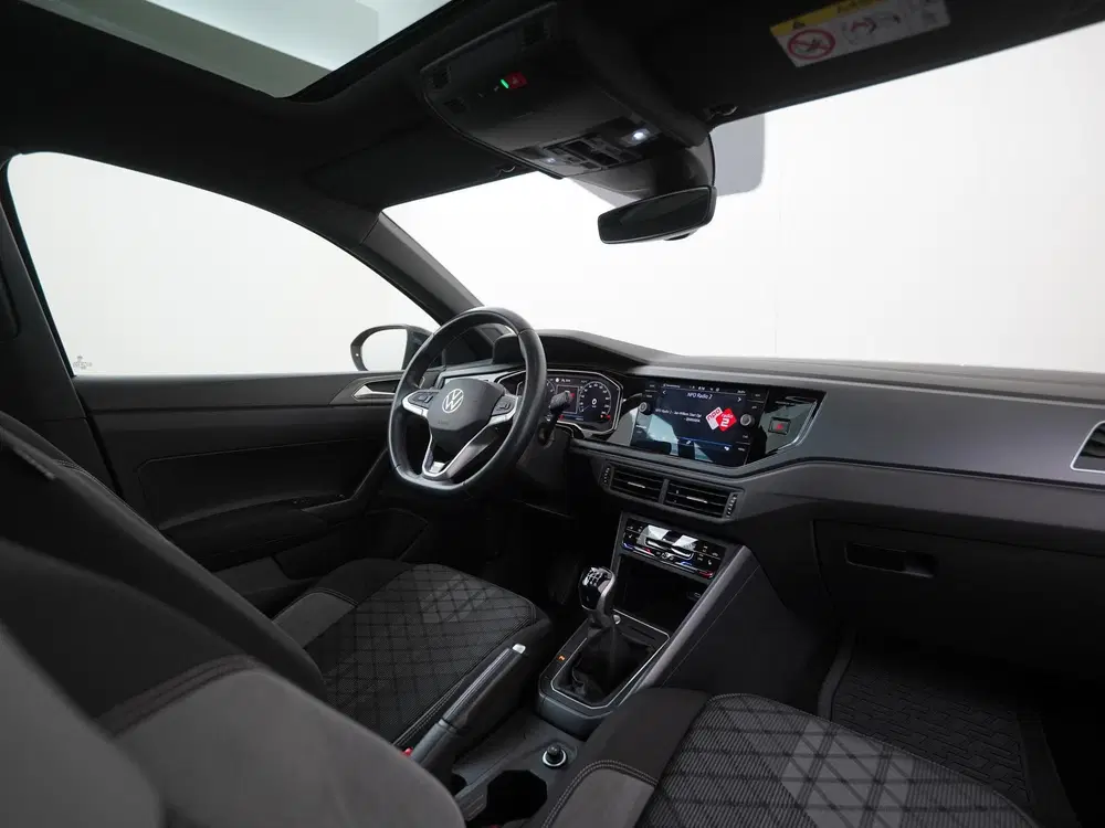 Volkswagen Taigo 1.0 TSI R-Line uit 2022, foto 2