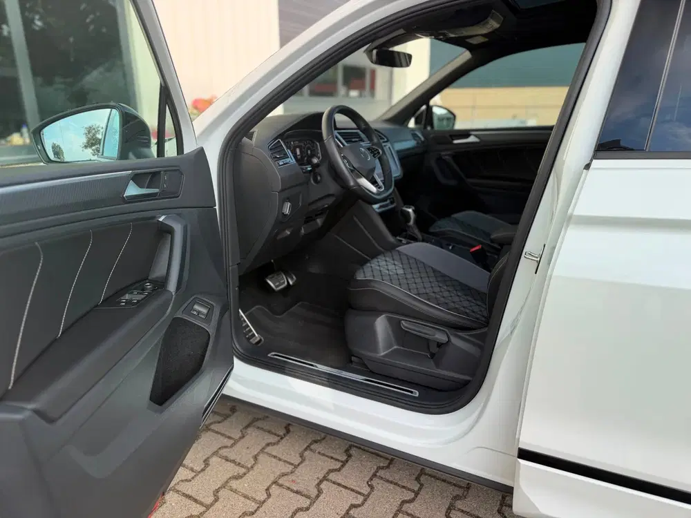 Volkswagen Tiguan eHybrid R-Line Business+ uit 2022, foto 13
