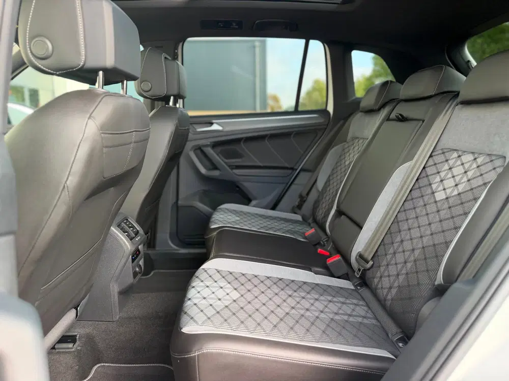 Volkswagen Tiguan eHybrid R-Line Business+ uit 2022, foto 14