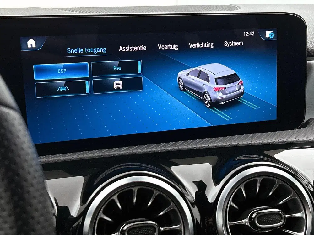 Mercedes-Benz A-Klasse 180 Business Solution AMG uit 2022, foto 12