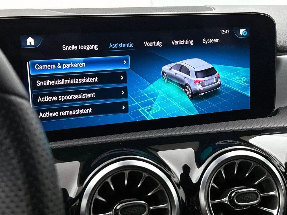 Mercedes-Benz A-Klasse 180 Business Solution AMG uit 2022, foto 13